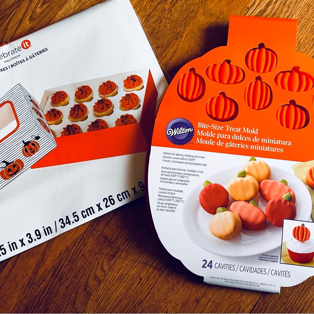 Halloween baking set Wilton silicone pumpkin mold for treats & box x 2